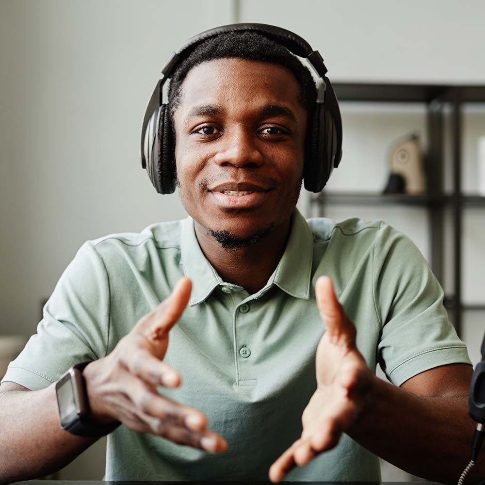 male-podcaster-speaking-to-camera-2829RU4G.jpg