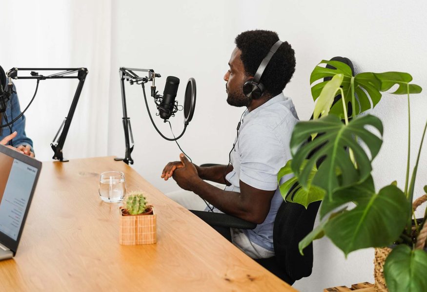 multiracial-hosts-streaming-interview-podcast-toge-MVN2VHF.jpg